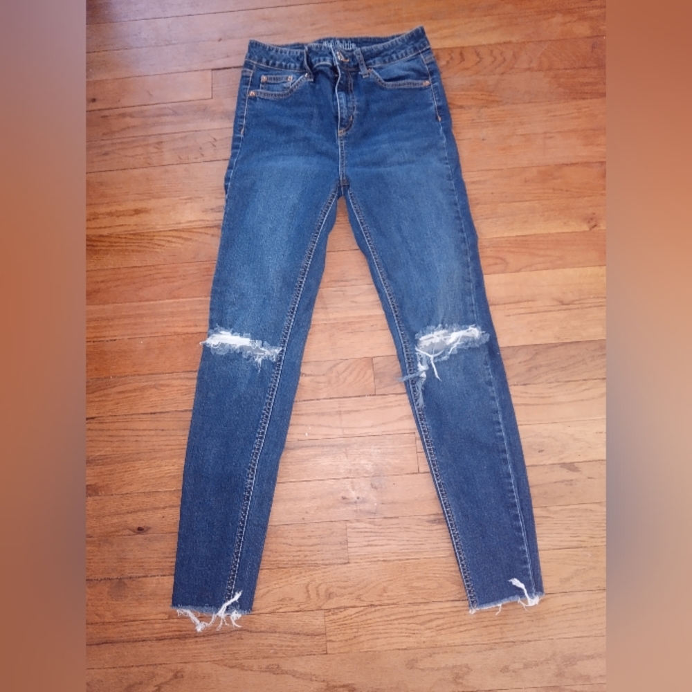 EUC Wild Fable Distressed Skinny Jeans Jrs. Sz. 0